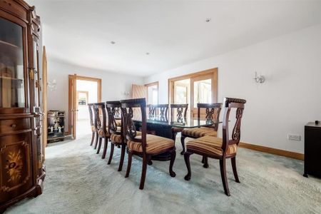 5 bedroom chalet to rent - Photo 3