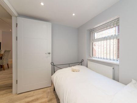 2 bedroom flat to rent - Photo 4