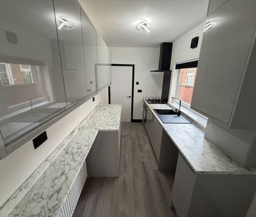 3 Bed Terraced House, Kensington St, LE4 - Photo 2