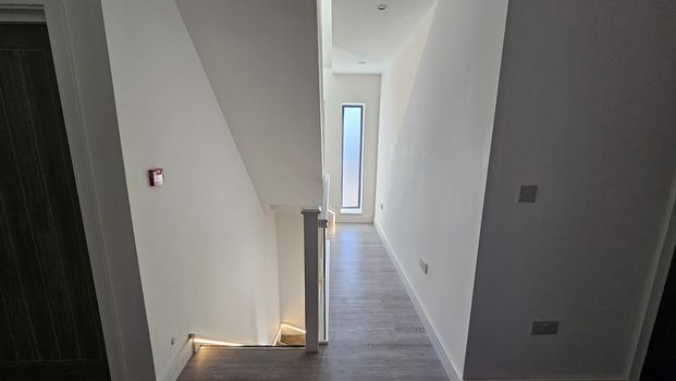 Hilliers Lane, Croydon, CR0 4 - Photo 1