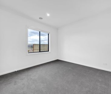Introducing your dream residence! Modern 4 Bedroom house in Wallan - Photo 3