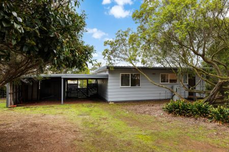 Charming Coastal Retreat - Photo 5