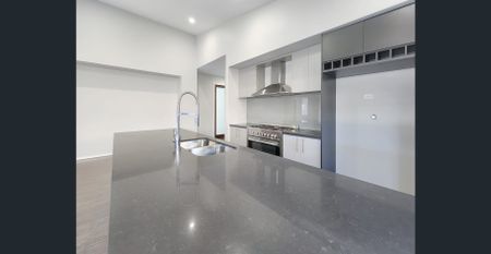 Stunning Four-Bedroom Home in Jubilee Estate - Photo 5