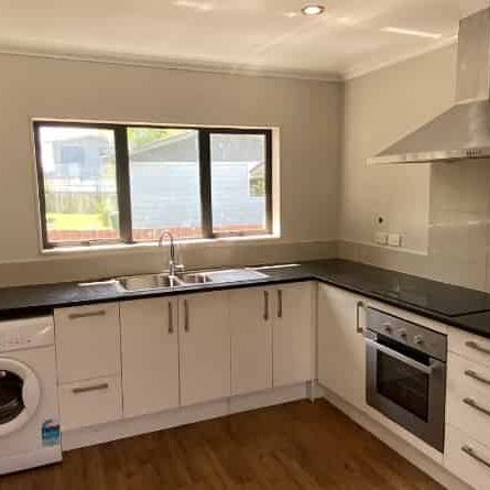 Cozy 3-Bedroom Home with Detached Garage on Grandview Road - Photo 1