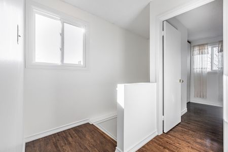 For Lease - 2329 Greenbank Trail Unit# Main, Burlington, Ontario - Photo 5