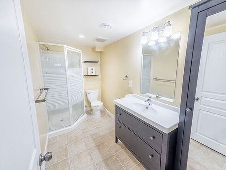 For Lease - 10 Harvest Hills Boulevard, East Gwillimbury, Ontario - Photo 3