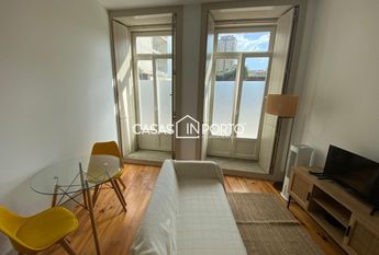 Apartamento T0+1 para arrendamento na Rua Santa Catarina, Porto