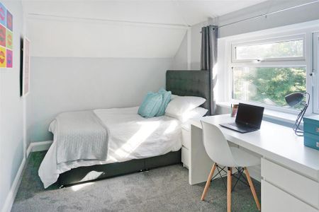 4 bedroom semi-detached house to rent - Photo 3