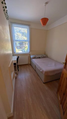 5 bedroom semi-detached house to rent - Photo 4