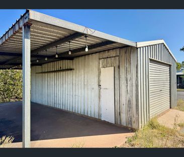 2 CONNOR Drive, Moranbah, Qld 4744 - Photo 4
