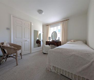 4 bedroom terraced house to rent - Photo 2