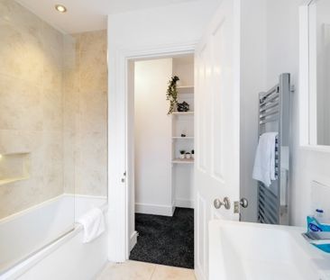 4 bedroom semi-detached house to rent - Photo 2