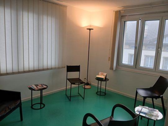 Wunderbares Lokal im Stadtzentrum von Bulle - Photo 1