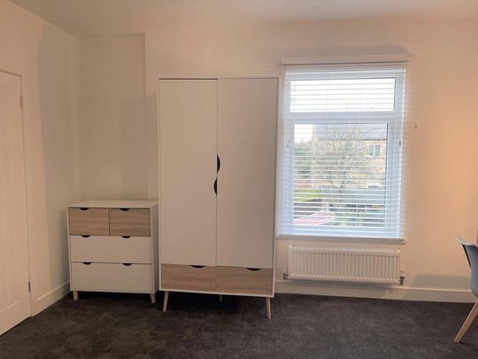 1 bedroom in a house share to rent - Photo 1