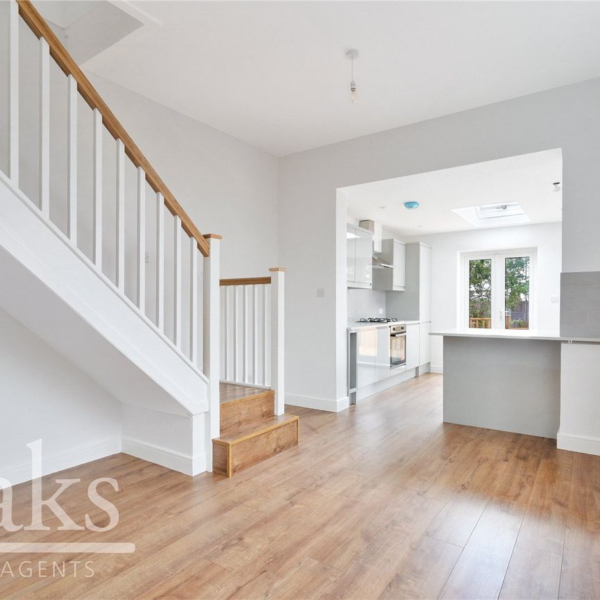 Chalfont Road, South Norwood, London - Photo 1