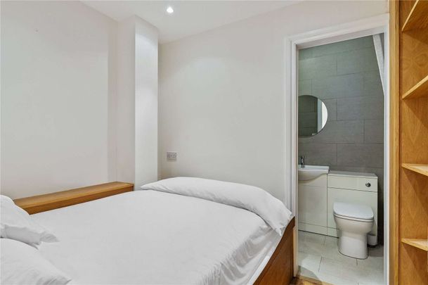 Excellently appointed studio/one bedroom in a portered building. - Photo 1