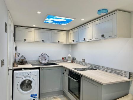 1 bedroom mews to rent - Photo 2