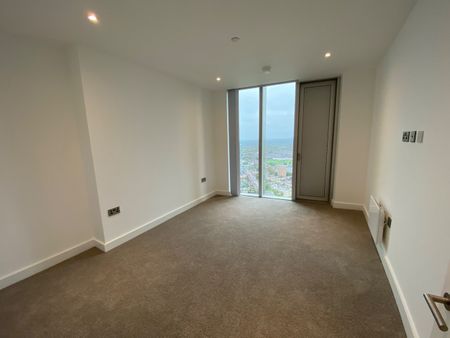 3 Bed Flat, The Blade Tower, M15 - Photo 3