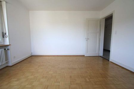 Appartement de 4 pièces situé proche des commerces - Photo 3