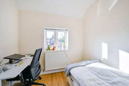 3 bedroom flat to rent - Photo 5
