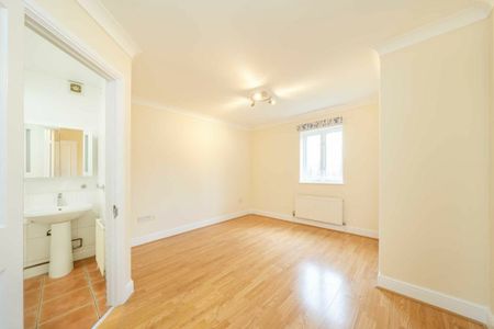 Coverdale Road, NW2, London - Photo 4