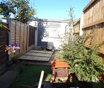 2 bedroom cottage to rent - Photo 1