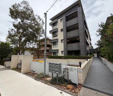 Beautiful Freshly Painted 2 Bedroom Unit, Fantastic Location, Brand... - Photo 3