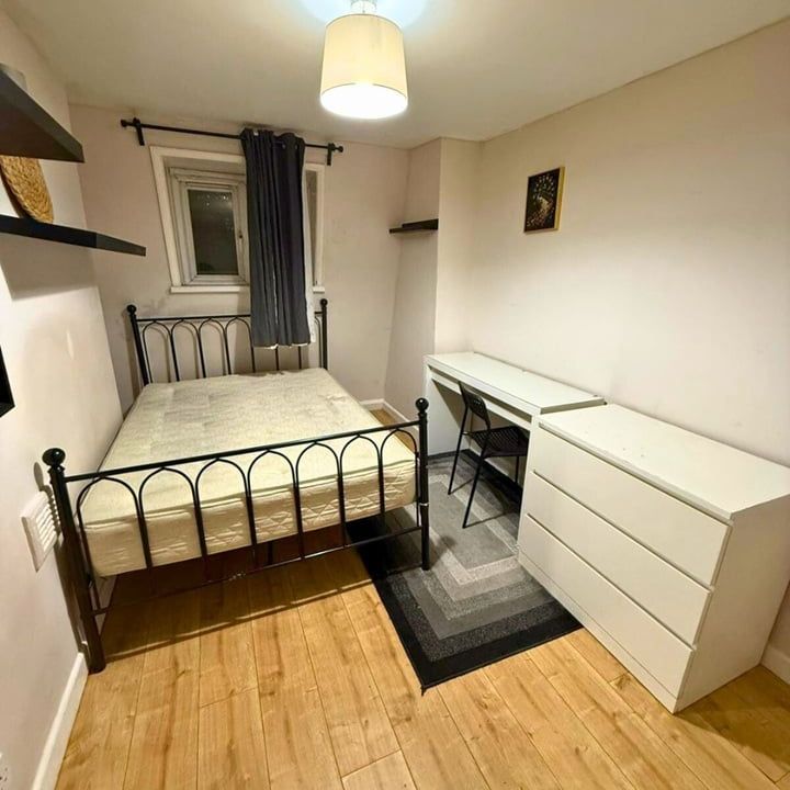 Room in a Shared House, East India Dock Road, E14 - Photo 1