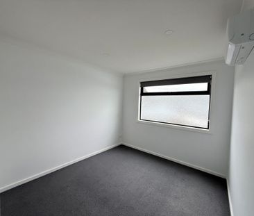 Simple Family Living in a Prime Burnside Location! - Photo 3