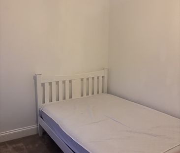 Room in a Shared House, Dewe Road, BN2 - Photo 3