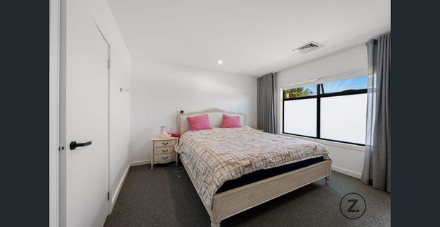 Modern 3-Bedroom Townhouse in the Heart of Chadstone 3/7 Atkinson Street, Chadstone VIC - Photo 1
