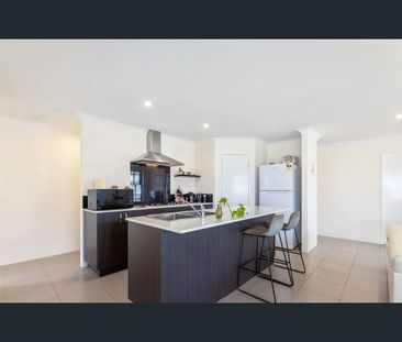 Beautiful Family Home in a Peaceful Coastal Location! - 11 Thistle ... - Photo 2