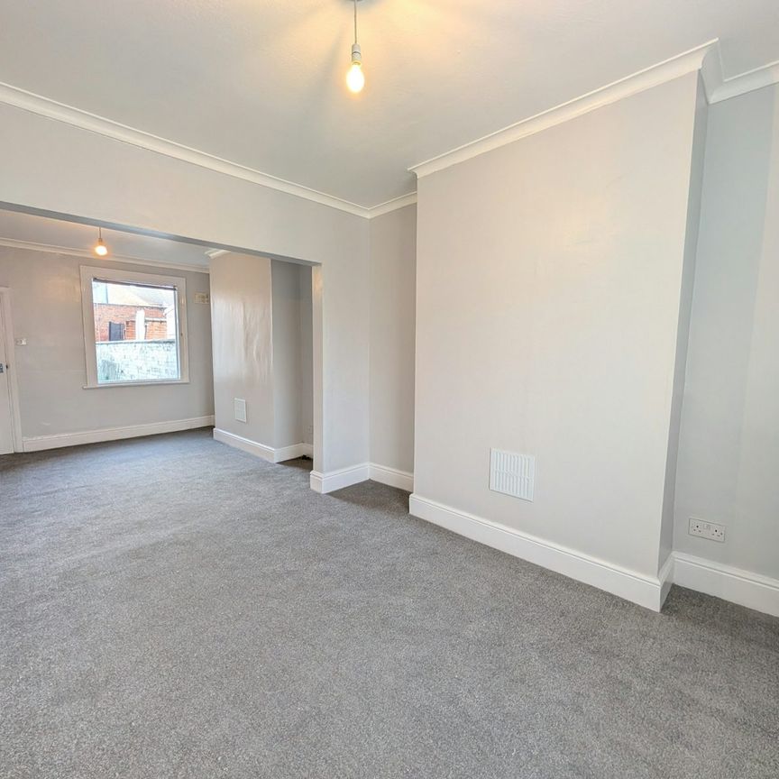 Terraced House to rent on - Photo 1