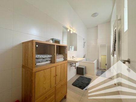 Stilvolle 2 Zimmer-Altbauwohnung mit Küche an der Donaulände - Photo 5