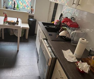 Das Wohnung ist gesamt dreieinhalb Zimmer eine ist davon frei - Photo 1