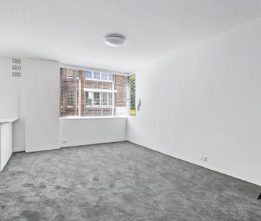 Renovated Studio in Convenient Location - Photo 3