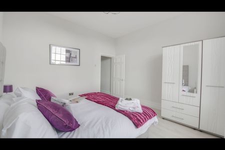 Room in a Shared Flat, Roscoe Street, L1 - Photo 2