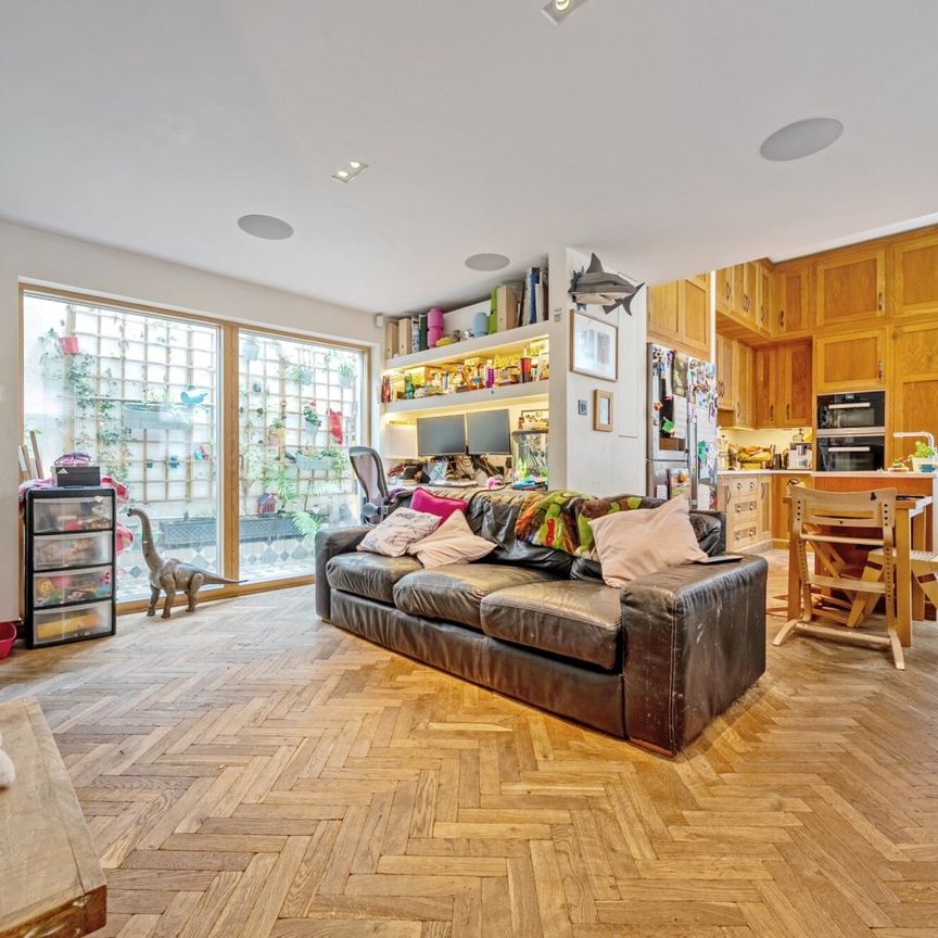Terraced House to rent - Trafalgar Road, London, SE10 - Photo 1