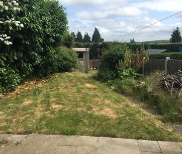 Professional Female Houseshare Room 1 - Photo 3