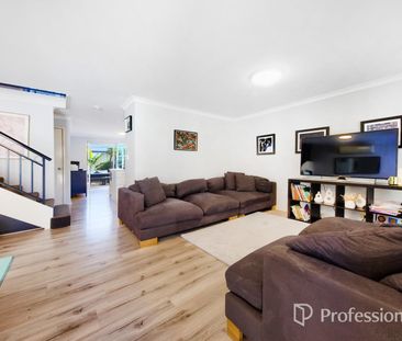 Spacious and Stylish Townhouse in the Heart of Dianella - Photo 3