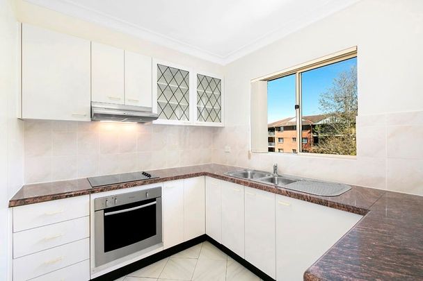 2 Bedroom, 2 Bathroom unit in quiet & leafy May Street - Photo 1
