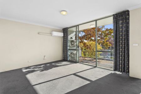Top Floor Apartment in Prime Location - Photo 2