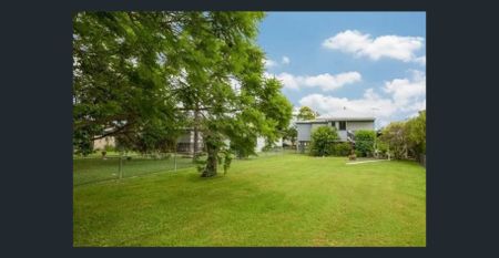 Light-Filled Queenslander Living Just Steps from Redbank Station - Photo 5