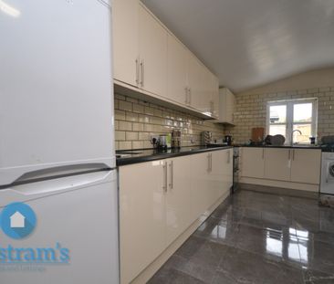 4 bed Detached House for Rent - Photo 6