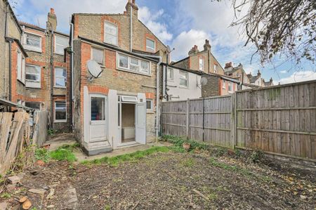 2 bedroom maisonette to rent - Photo 2