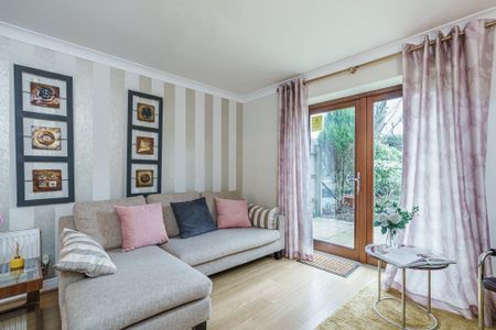 4 bedroom townhouse to rent - Photo 2