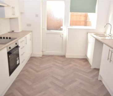 3 bedroom end of terrace house to rent - Photo 5