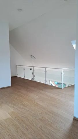 Stilvolle Galeriewohnung mit EBK im Hildener Norden - Photo 2