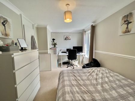 May Tree Close, Winchester - Photo 3