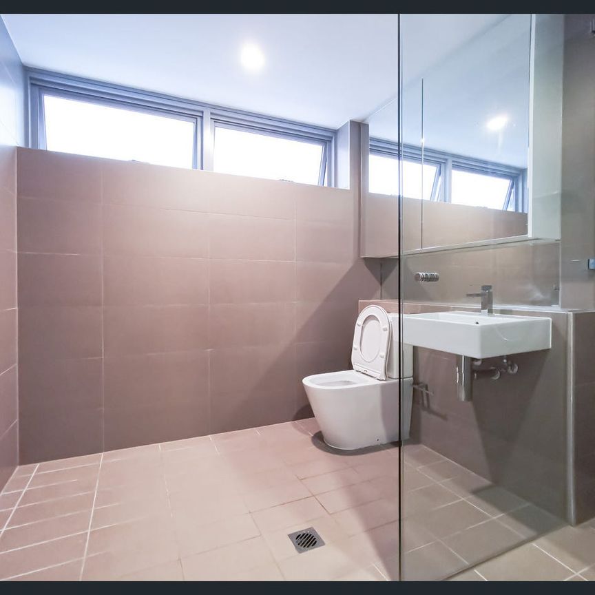 Exclusive family-sized two bedrooms with one study room apartment in prime location - Photo 1